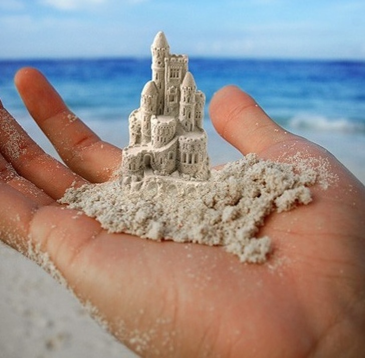 26 Marvelous Sculptures That Make Sand Come Alive