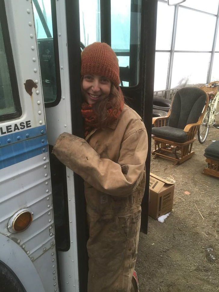 A Woman Spent 3 Years Reconstructing an Old Bus and Now It Looks Cooler Than Any Cozy Family Home