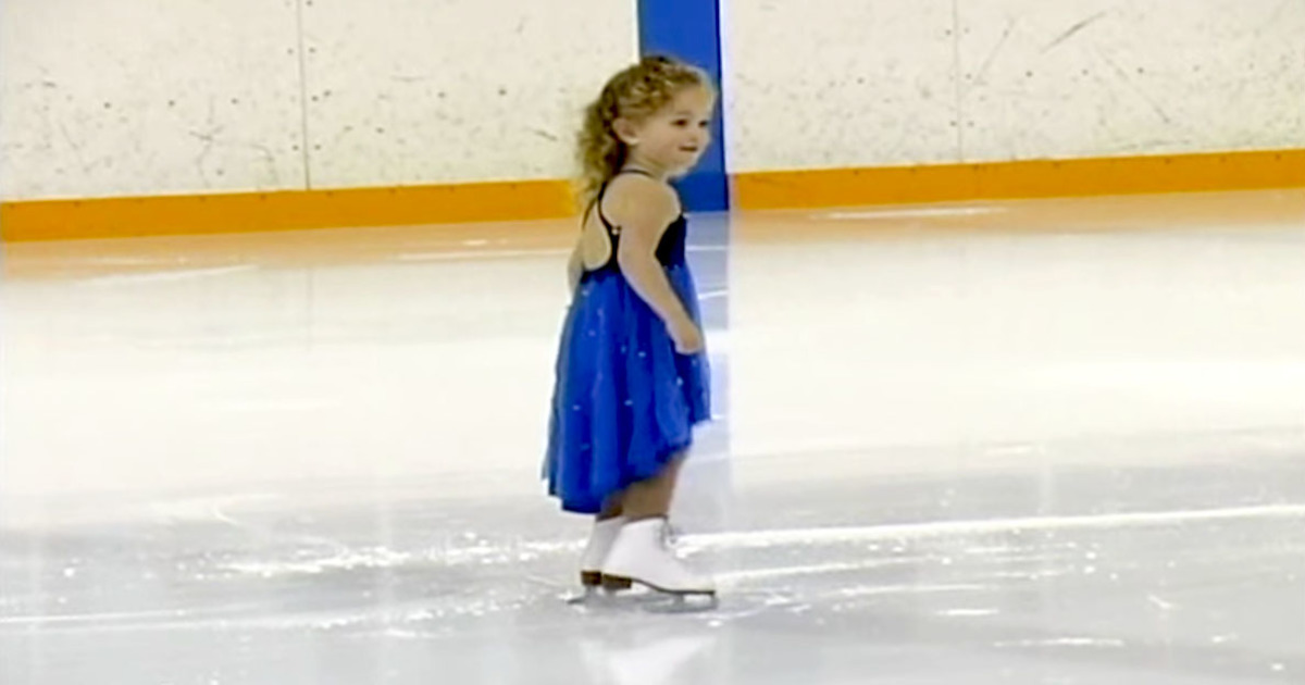 תוצאת תמונה עבור ‪3-year-old little girl impresses audience with her stability and poise‬‏
