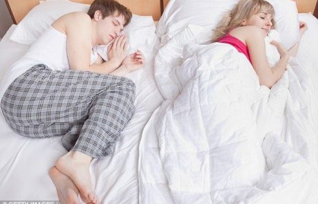 קורה לכן שאתן ישנות עם בן הזוג, וחייבות לכוון את המזגן לכמה שיותר נמוך?
