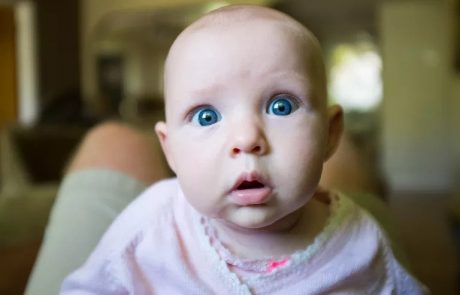 מדוע תינוקות נולדים עם עיניים כחולות?